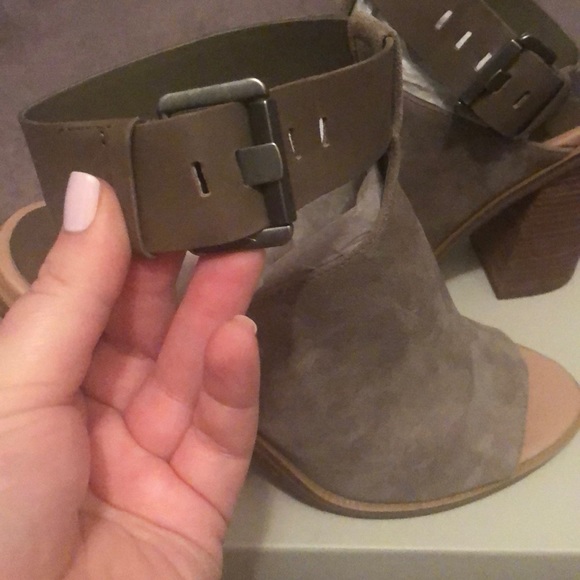 Marc Fisher LTD Sandals - Picture 5 of 7